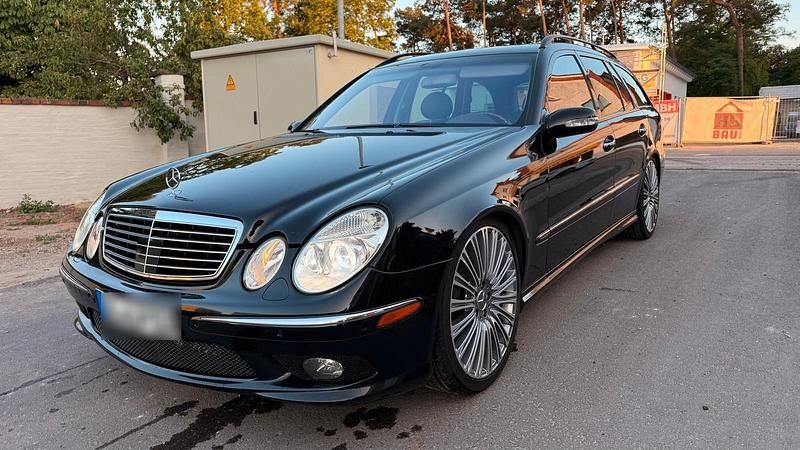 Schwarz Gebraucht 2003 Mercedes E500 Kombi | 7.499 € - Bild 1/4