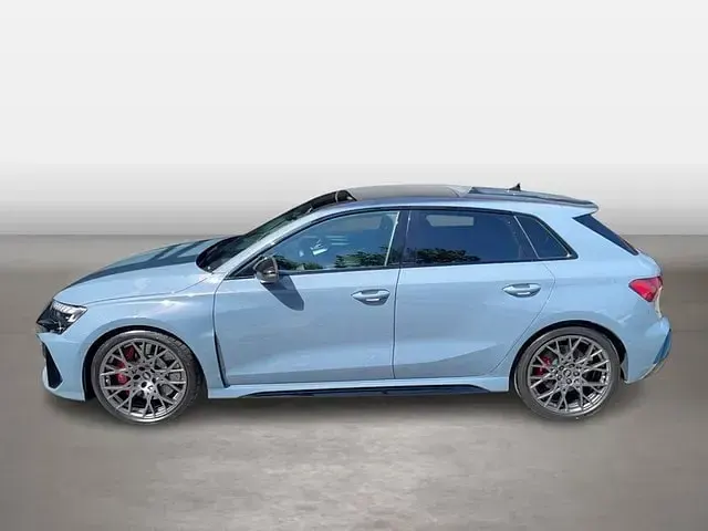 Neu Audi RS3 Sportback Comfort 400 PS (294 kW) 2026 Kemoragrau metallic Kleinwagen