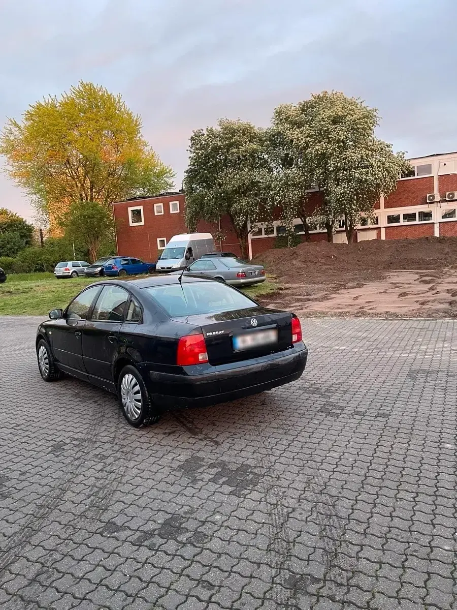 Gebraucht VW Passat 101 PS (74 kW) 1998 Schwarz Limousine