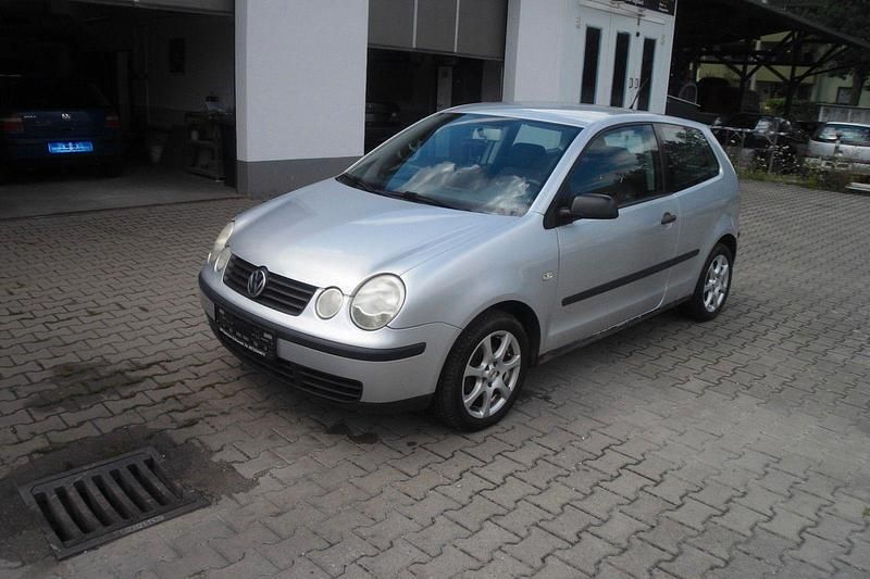 Gebraucht VW Polo Basis 54 PS (39 kW) 2005 Silber Kleinwagen