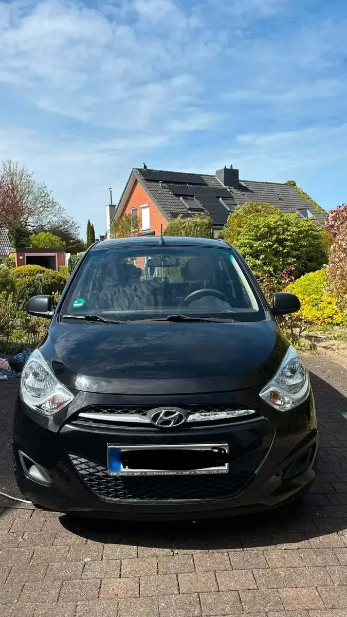 Gebraucht Hyundai i10 Edition 69 PS (50 kW) 2013 Schwarz Kleinwagen