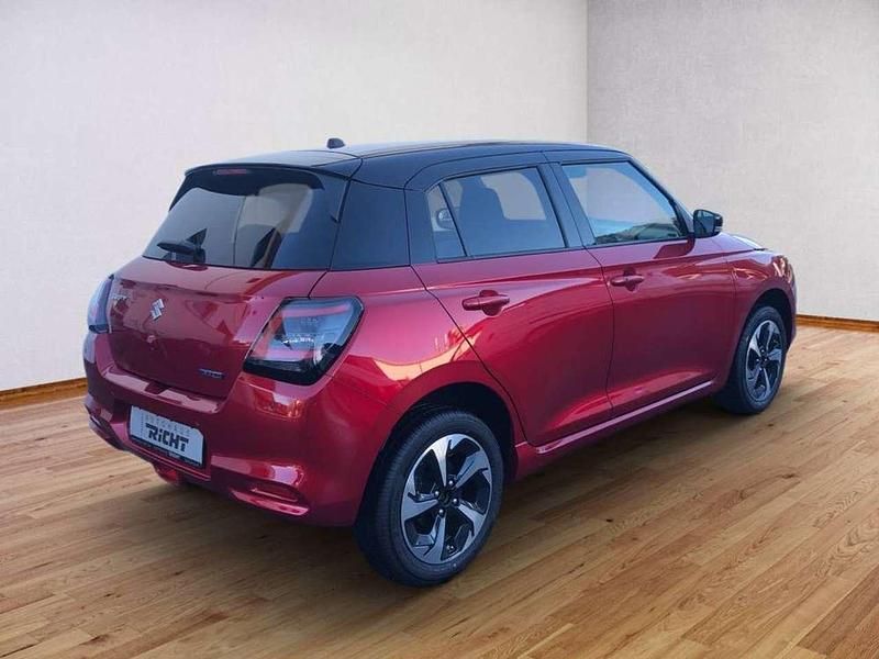 Neu Suzuki Swift Comfort+ 83 PS (61 kW) 2025 Burning red / super black pear Kleinwagen