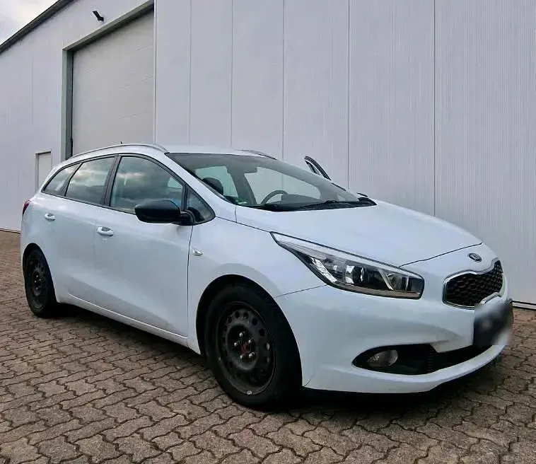 Gebraucht Kia Ceed 128 PS (94 kW) 2013 Weiß Kleinwagen