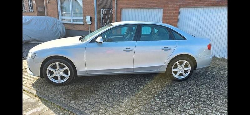 Gebraucht Audi A4 160 PS (117 kW) 2010 Silber Limousine