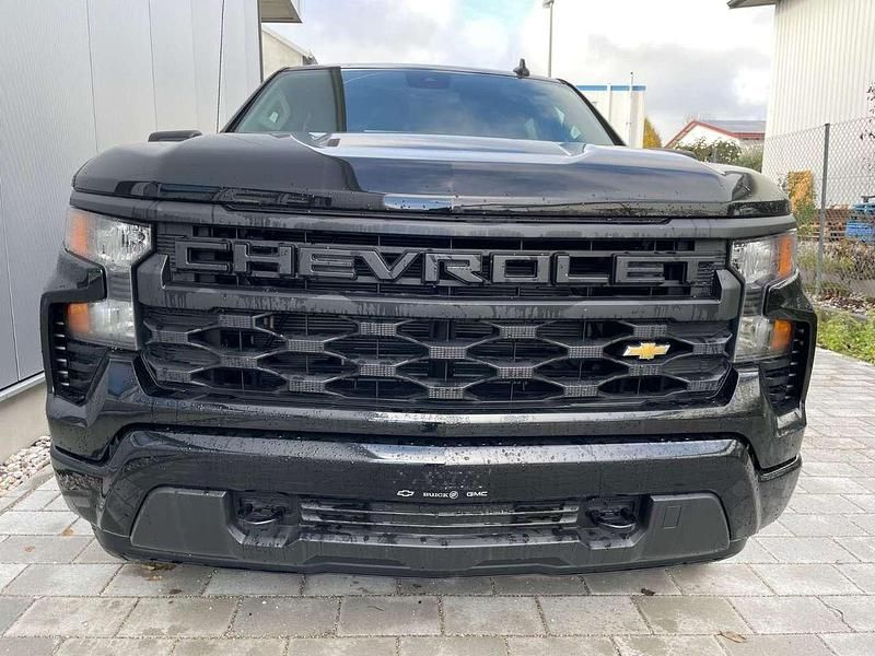 Neu Chevrolet Silverado 314 PS (230 kW) 2025 Schwarz SUV