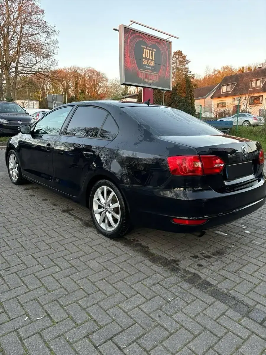 Gebraucht VW Jetta 105 PS (77 kW) 2011 Schwarz Limousine