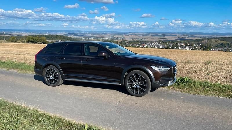 Braun Gebraucht 2019 Volvo V90 CC Kombi | 29.000 € (Fairer Preis) - Bild 1/4