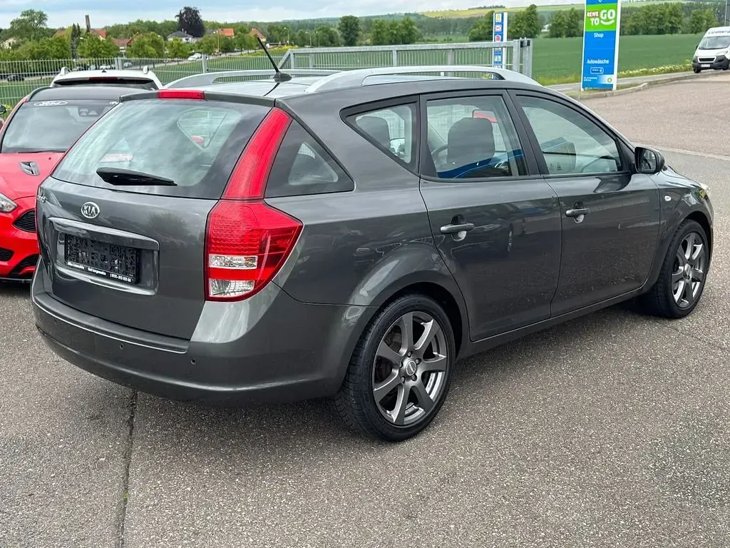 Gebraucht Kia Ceed Sportswagon 125 PS (91 kW) 2011 Grau Kombi