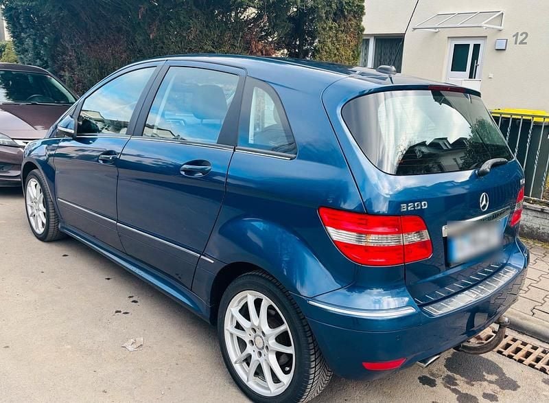 Gebraucht Mercedes B200 140 PS (102 kW) 2010 Blau Van / Kleinbus