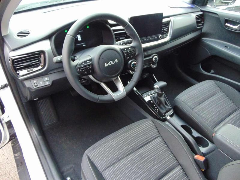 Neu Kia Stonic Vision 101 PS (74 kW) 2025 (ud) clear white s SUV