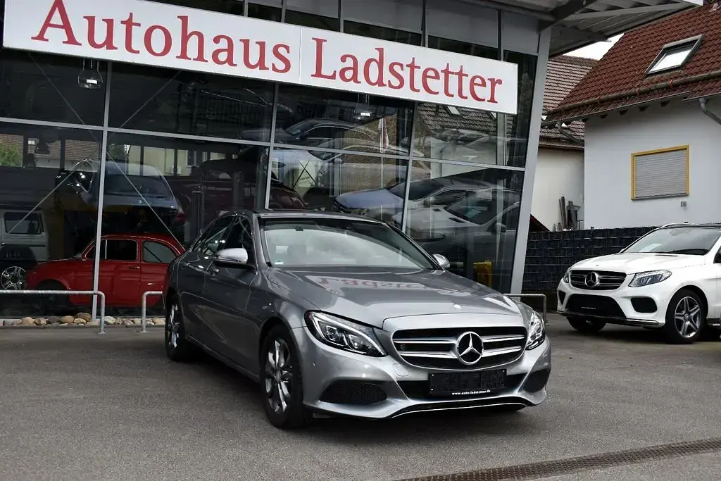 Gebraucht Mercedes C300e Avantgarde 204 PS (150 kW) 2015 Silber Limousine