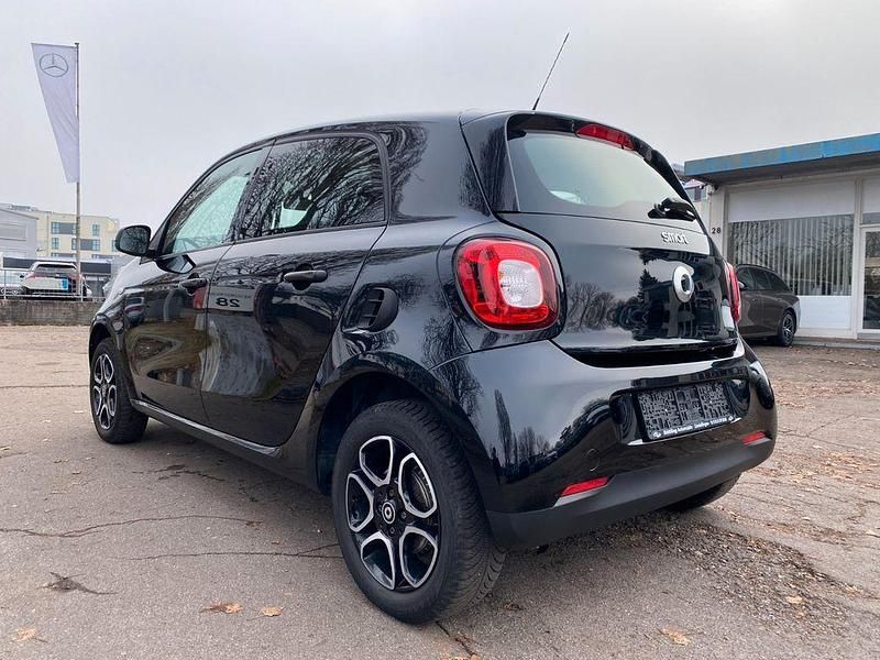 Gebraucht Smart ForFour 90 PS (66 kW) 2019 Schwarz Kleinwagen