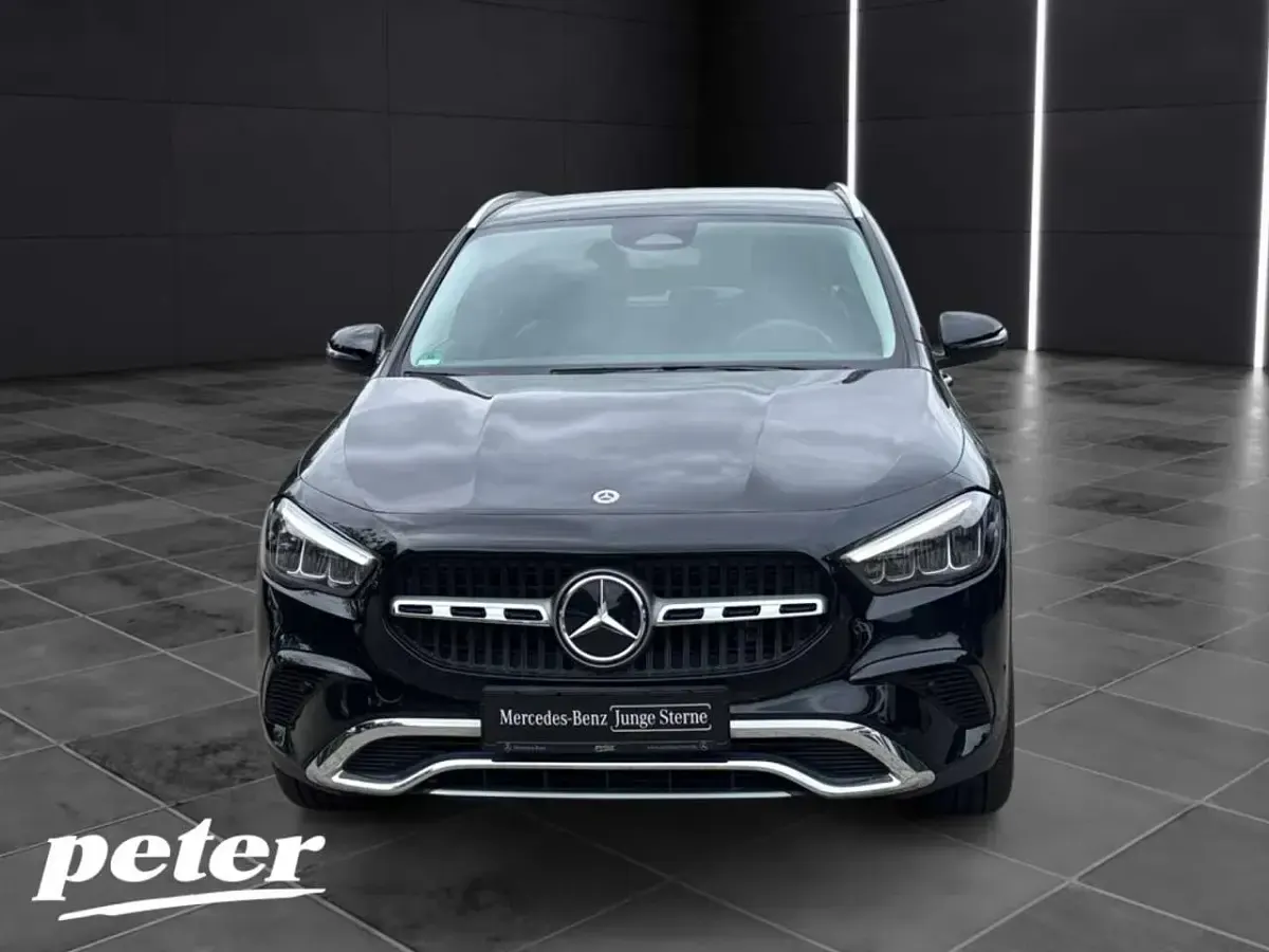 Gebraucht Mercedes GLA200 Progressive 163 PS (119 kW) 2025 Metalliclack kosmosschwarz SUV