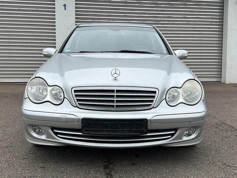 Silber Gebraucht 2004 Mercedes C200 Limousine | 2.800 € (Fairer Preis) - Bild 1/4