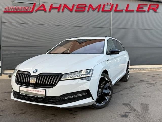 Weiß Gebraucht 2022 Skoda Superb SportLine Kombi | 37.900 € (Teuer) - Bild 1/4