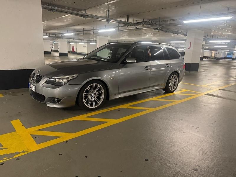 Grau Gebraucht 2008 BMW 525 Kombi | 10.500 € - Bild 1/4