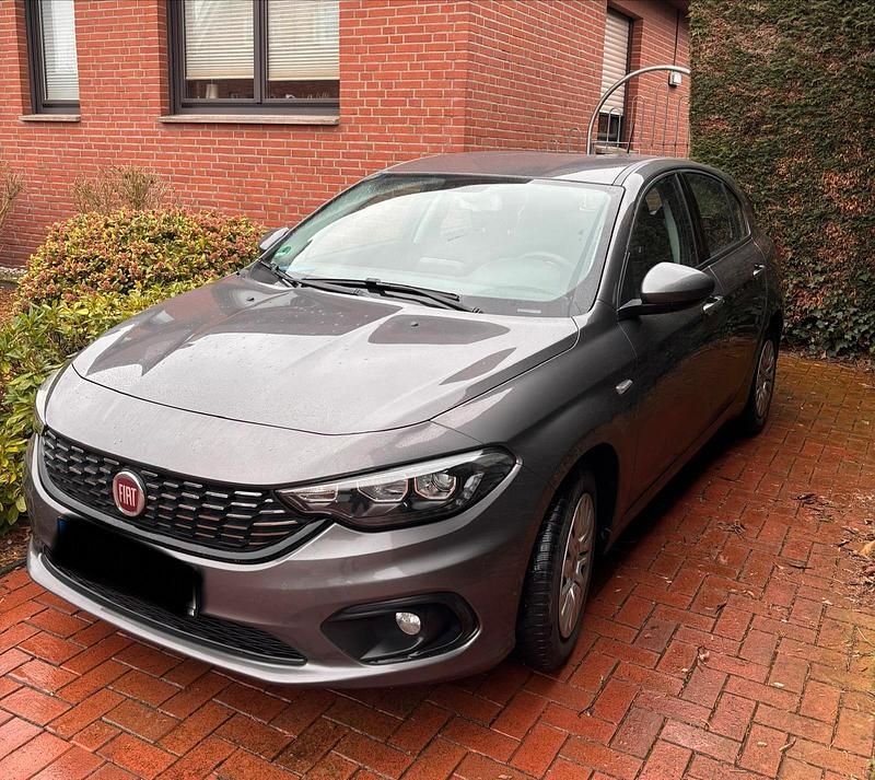 Gebraucht Fiat Tipo Lounge 95 PS (69 kW) 2017 Grau Kleinwagen