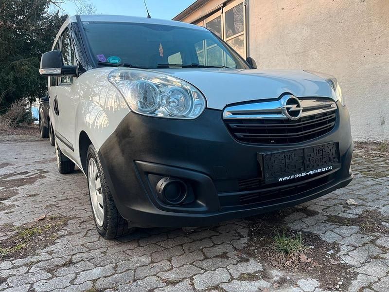 Gebraucht Opel Combo 90 PS (66 kW) 2016 Weiß Van / Kleinbus