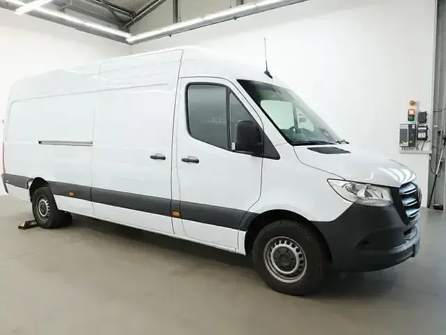 Gebraucht Mercedes Sprinter 170 PS (125 kW) 2025 Arktikweiss Van