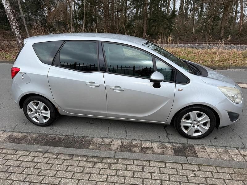 Gebraucht Opel Meriva 110 PS (80 kW) 2011 Silber Van / Kleinbus