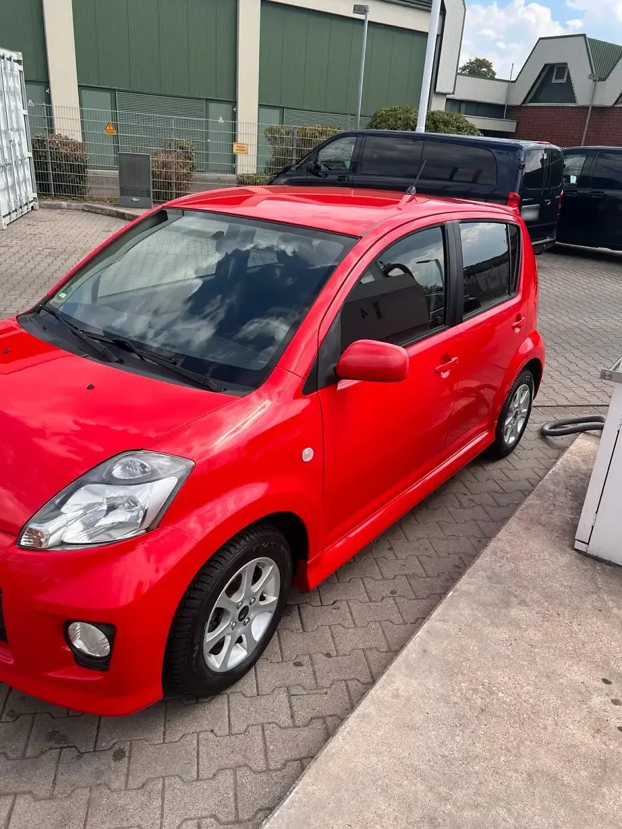 Gebraucht Daihatsu Sirion 103 PS (75 kW) 2009 Rot Kleinwagen