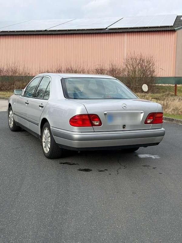Gebraucht Mercedes E280 Elegance 204 PS (150 kW) 1997 Limousine
