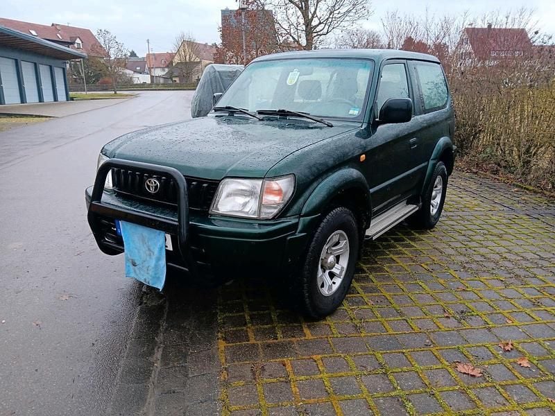 Grün Gebraucht 1998 Toyota Land Cruiser SUV | 7.900 € - Bild 1/4