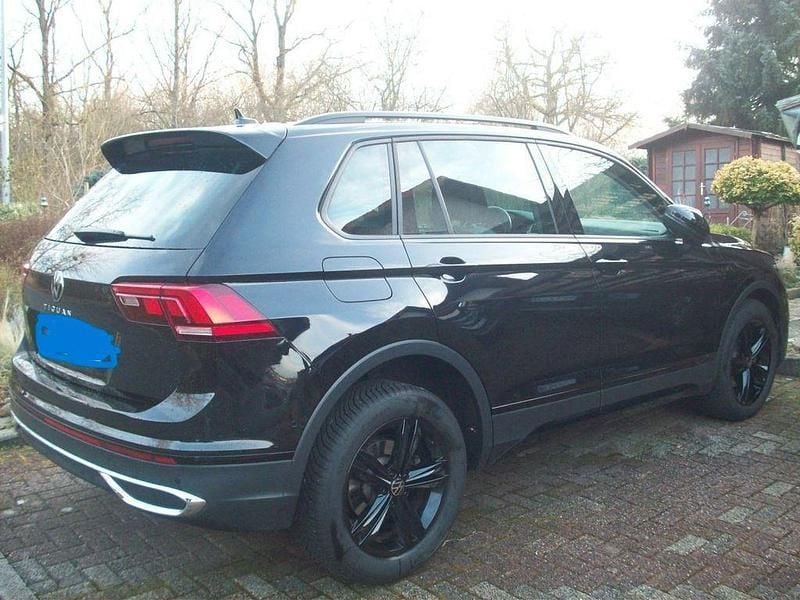 Gebraucht VW Tiguan Sport 131 PS (96 kW) 2022 Schwarz SUV