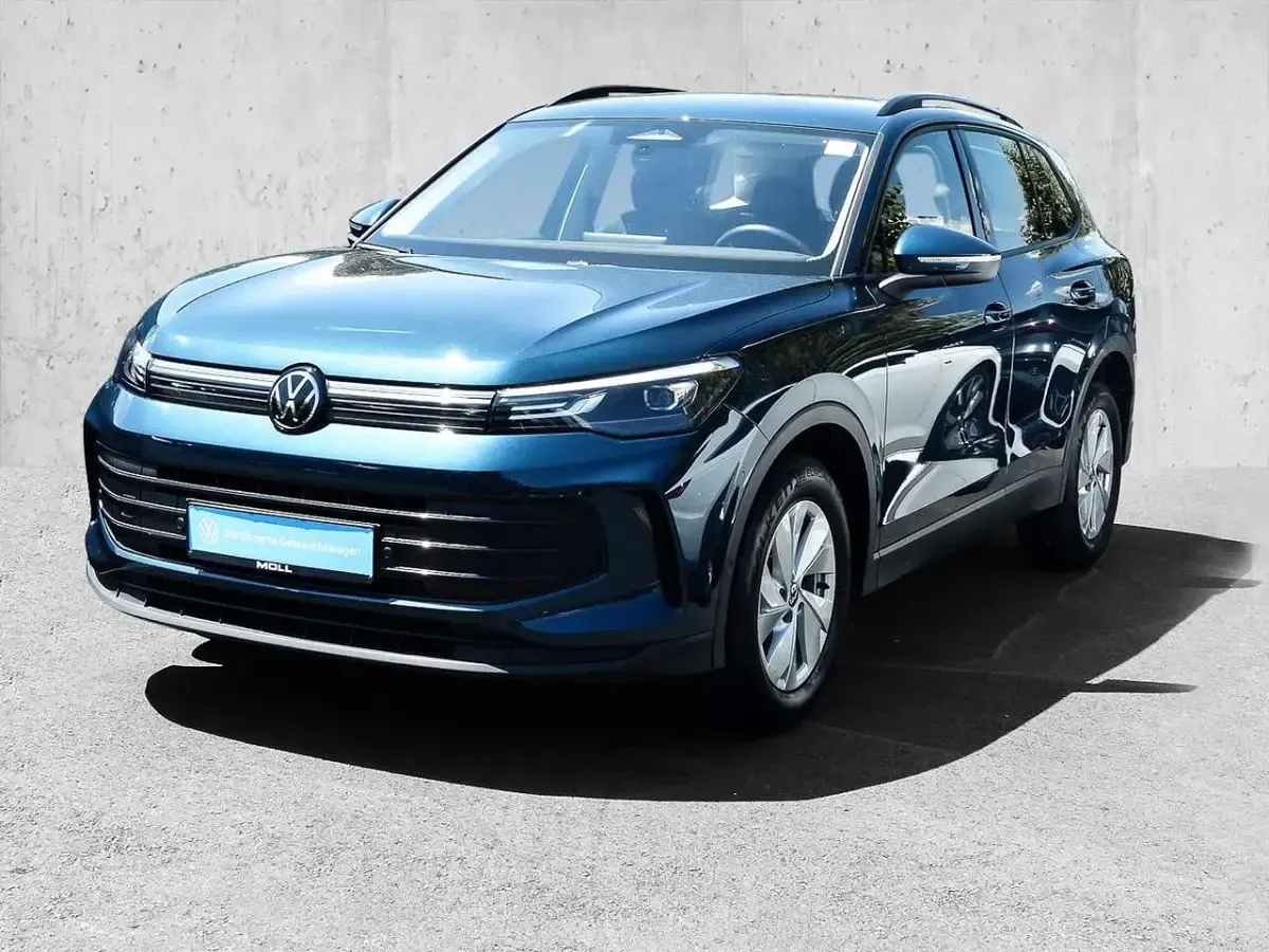Gebraucht VW Tiguan Basis 131 PS (96 kW) 2025 Nightshade blue (metallic) SUV