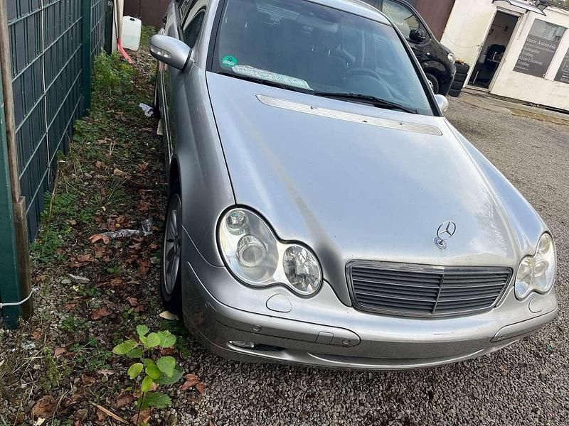 Gebraucht Mercedes C200 Classic 163 PS (119 kW) 2002 Silber Limousine