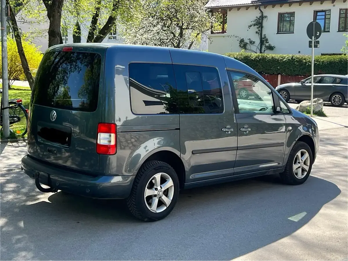 Second-hand VW Caddy Life 102 CP (75 kW) 2009 Gri Monovolum