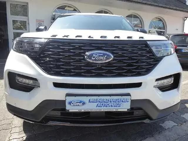 Weiß (starweiß metallic) Gebraucht 2024 Ford Explorer ST-Line SUV | 58.490 € (Guter Preis) - Bild 1/4