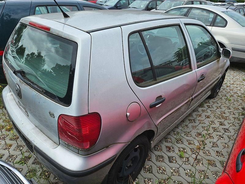 Gebraucht VW Polo Basis 75 PS (55 kW) 2001 Silber Kleinwagen