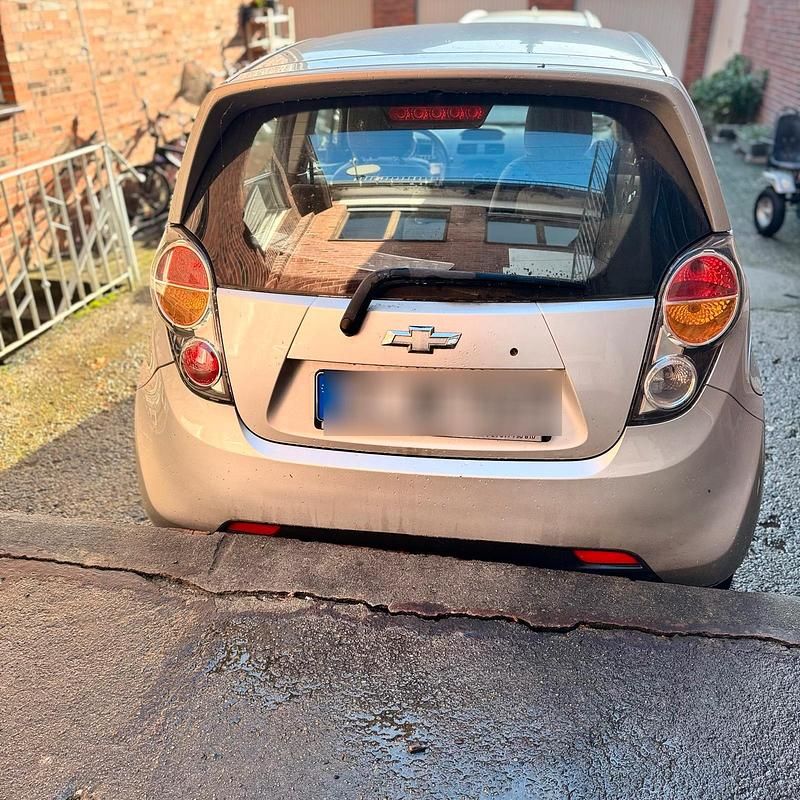 Silber Gebraucht 2011 Chevrolet Spark Kleinwagen | 900 € (Guter Preis) - Bild 1/4