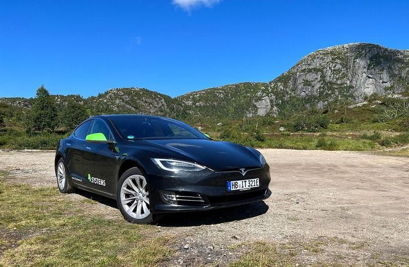 Schwarz Gebraucht 2017 Tesla Model S Limousine | 22.300 € (Superpreis) - Bild 1/4