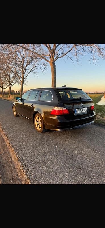 Gebraucht BMW 525 197 PS (144 kW) 2007 Schwarz Kombi