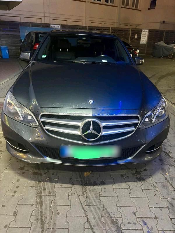Grau Gebraucht 2014 Mercedes E220 Limousine | 10.999 € (Superpreis) - Bild 1/4