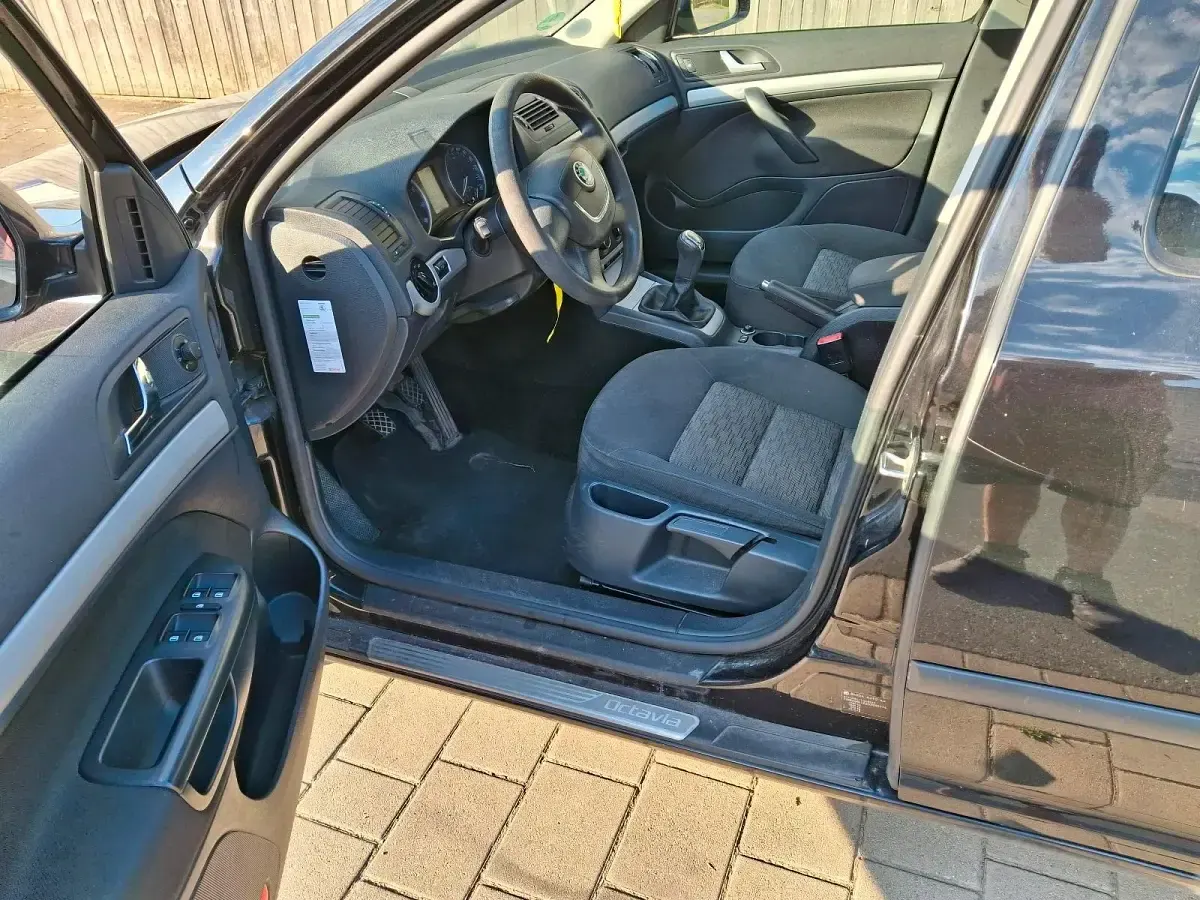 Gebraucht Skoda Octavia 105 PS (77 kW) 2012 Schwarz Limousine