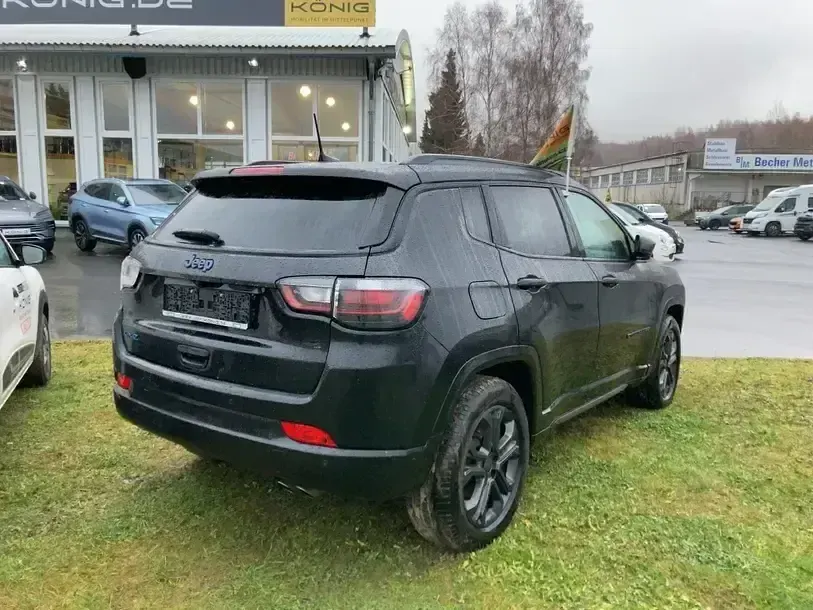 Second-hand Jeep Compass 180 CP (132 kW) 2021 Negru SUV