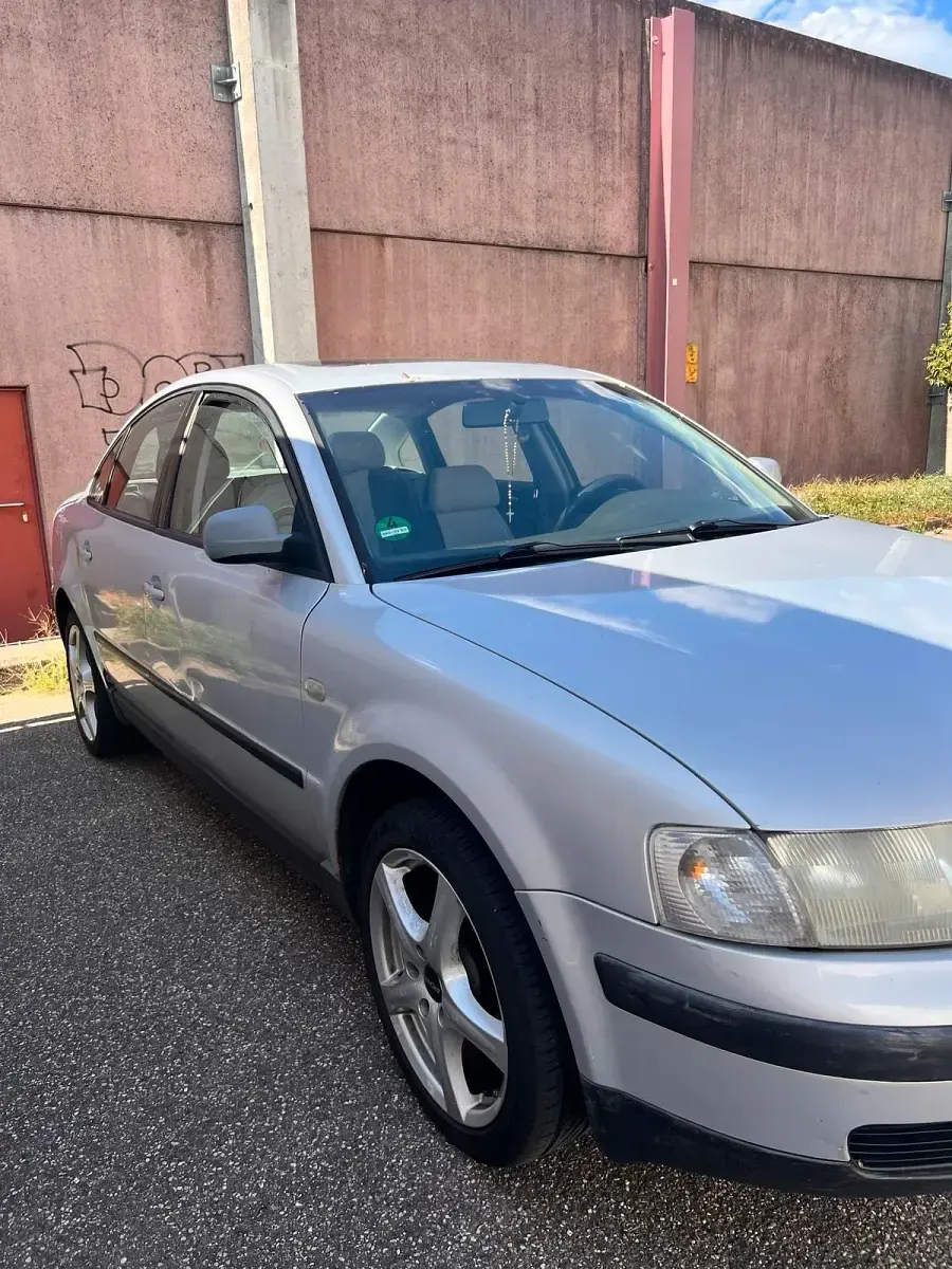 Gebraucht VW Passat 101 PS (74 kW) 1996 Grau Limousine