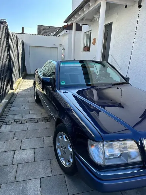 Gebraucht Mercedes E320 220 PS (161 kW) 1996 Blau Cabrio