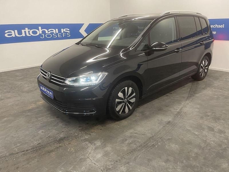 Schwarz Gebraucht 2023 VW Touran Van / Kleinbus | 34.900 € (Etwas zu teuer) - Bild 1/4