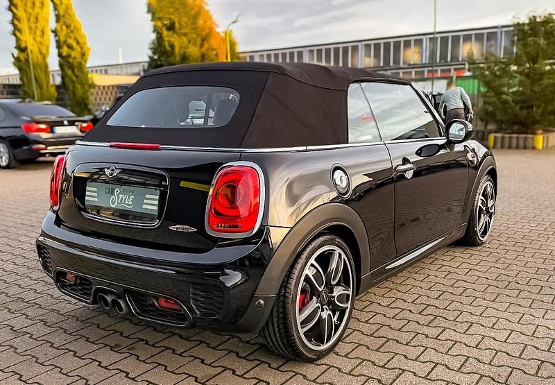 Second-hand Mini John Cooper Works 231 CP (169 kW) 2018 Negru Hatchback