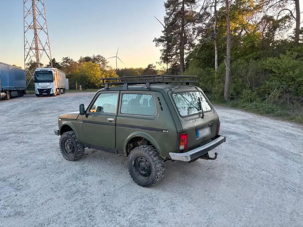 Second-hand Lada niva 82 CP (60 kW) 2006 Verde SUV