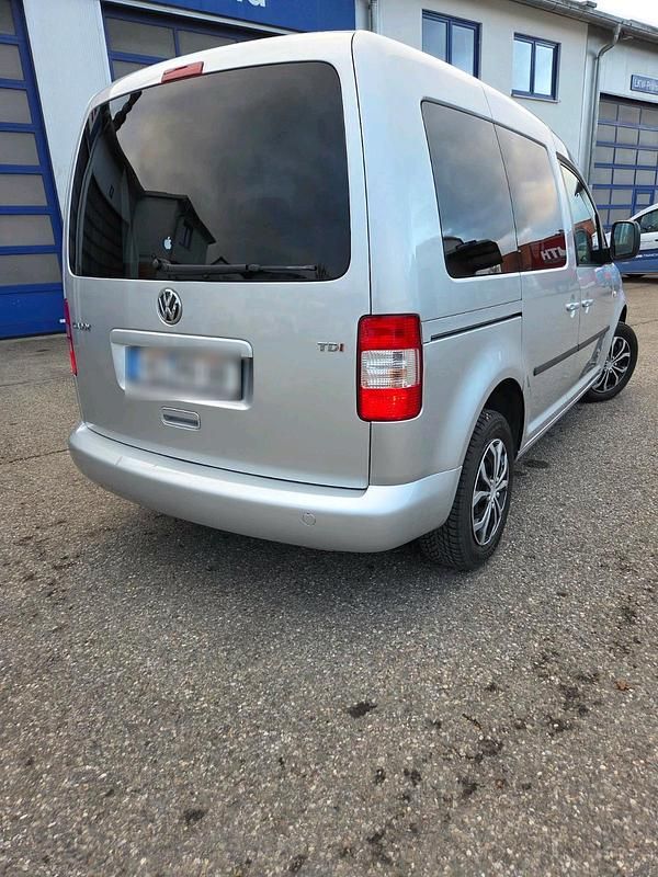 Gebraucht VW Caddy 105 PS (77 kW) 2011 Silber Van / Kleinbus