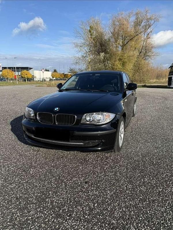 Schwarz Gebraucht 2010 BMW 116 Kleinwagen | 4.200 € (Fairer Preis) - Bild 1/4