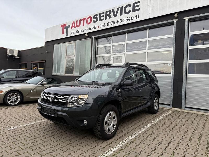 Grau Gebraucht 2016 Dacia Duster Lauréate SUV | 9.990 € (Fairer Preis) - Bild 1/4
