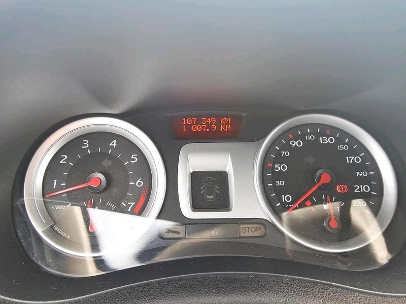 Używany Renault Clio III 88 KM (64 kW) 2006 Srebrny Hatchback