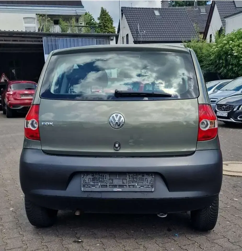 Gebraucht VW Fox Basis 54 PS (39 kW) 2007 Avocadogrün perleffekt Kleinwagen