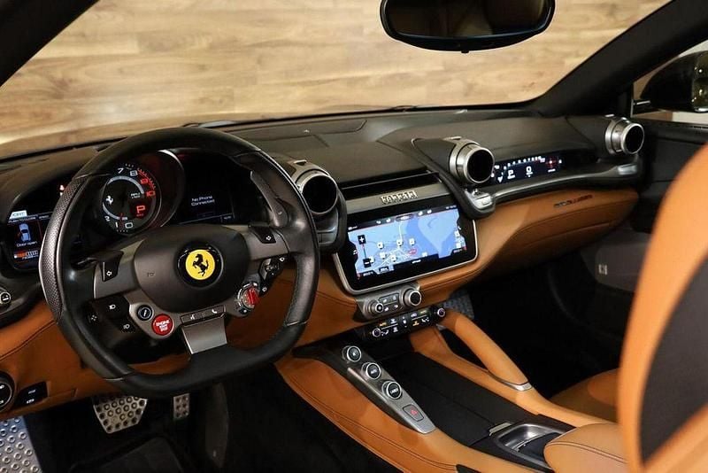 Second-hand Ferrari GTC4Lusso 689 CP (506 kW) 2017 Negru Break